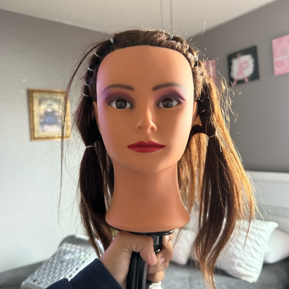 Human hair mannequin